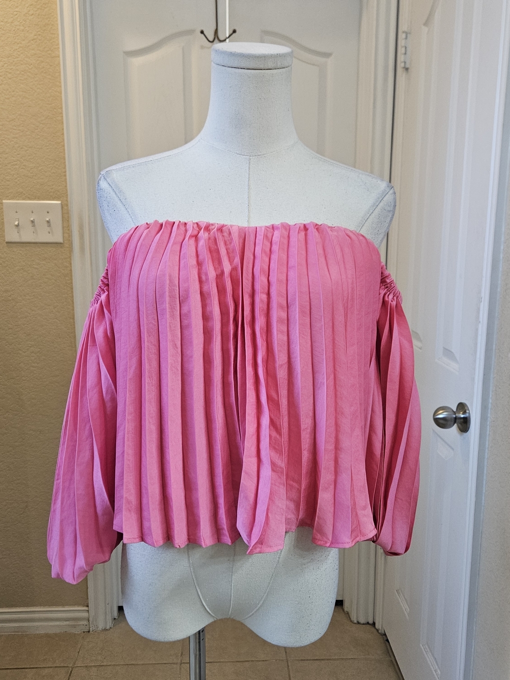 Express Off-The-Shoulder Pleated Cropped Top – Pink | Size XS NWT - Picture 3 of 10